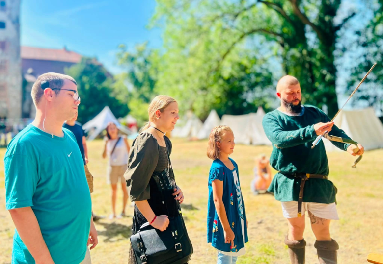 Średniowieczny Piknik w Dworku Służejów przyciągnął miłośników historii