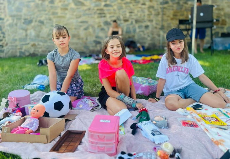 Rodzinna niedziela w Ziębicach. Piknik z piosenką i giełda staroci przy muszli koncertowej