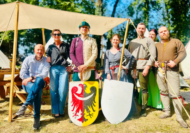 Średniowieczny Piknik w Dworku Służejów przyciągnął miłośników historii