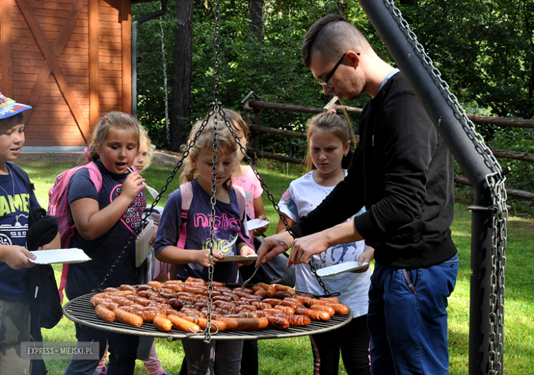 Realizacja drugiej edycji programu odbudowy zwierzyny drobnej. Tym razem do środowiska naturalnego trafiło około 430 sztuk zajęcy