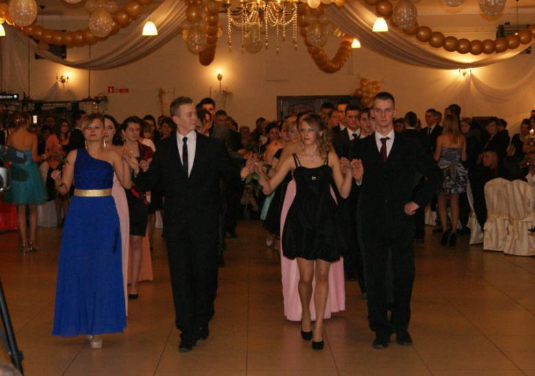 Przedmaturalny bal uczniów z ZSP Ziębice