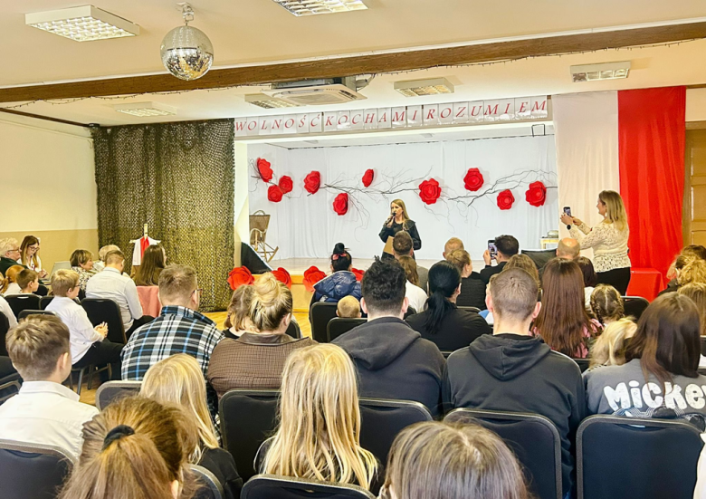  Akademia z okazji Święta Niepodległości w Niepublicznej Szkole Podstawowej w Lubnowie