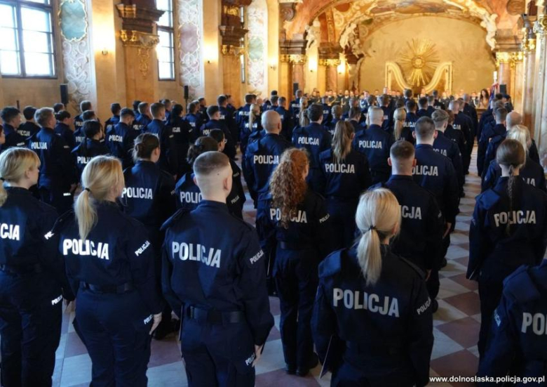 Uroczyste ślubowanie nowych policjantów we wrocławskim Oratorium Marianum