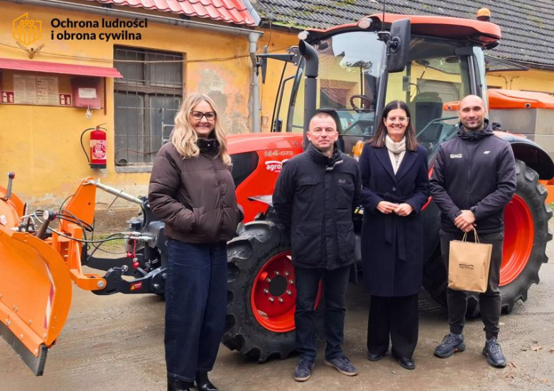 Nowy ciągnik za blisko 300 tys. zł dla gminy Złoty Stok. Sprzęt ma pomóc w sytuacjach kryzysowych