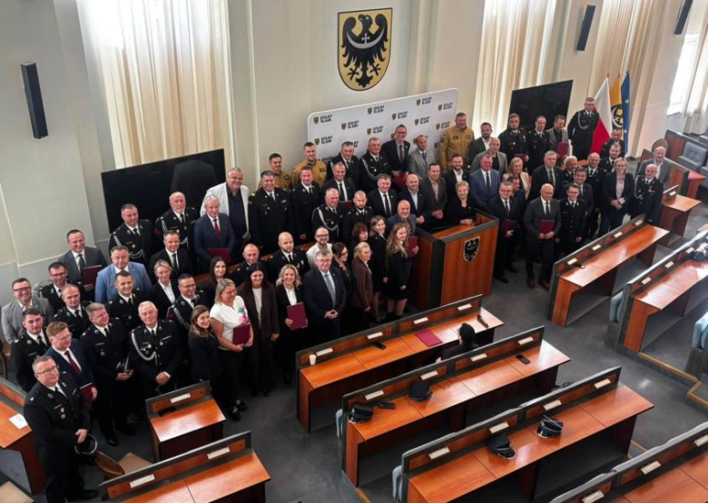 	Trzy jednostki OSP z powiatu ząbkowickiego odebrały promesy. Ponad pół miliona zł na nowe pojazdy