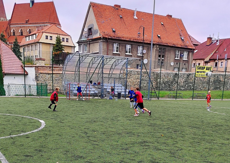 Sobota z unihokejem i piłką nożną w Ziębicach