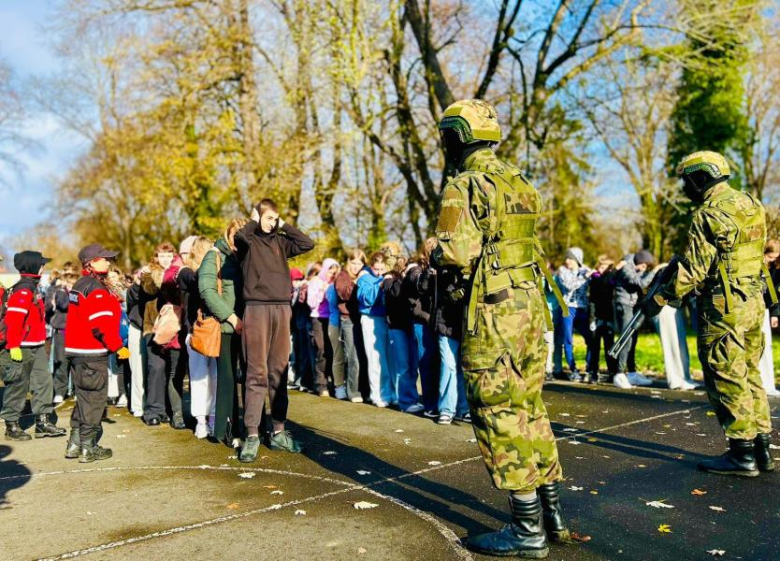 Jak zachować się w sytuacji ataku terrorystycznego? Szkolenie dla uczniów