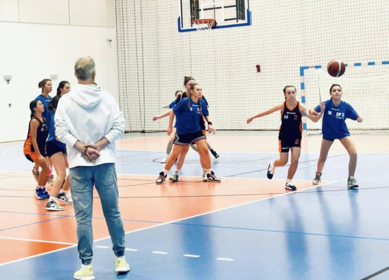 Zdecydowane zwycięstwo koszykarek z Ziębic w powiatowym finale koszykówki