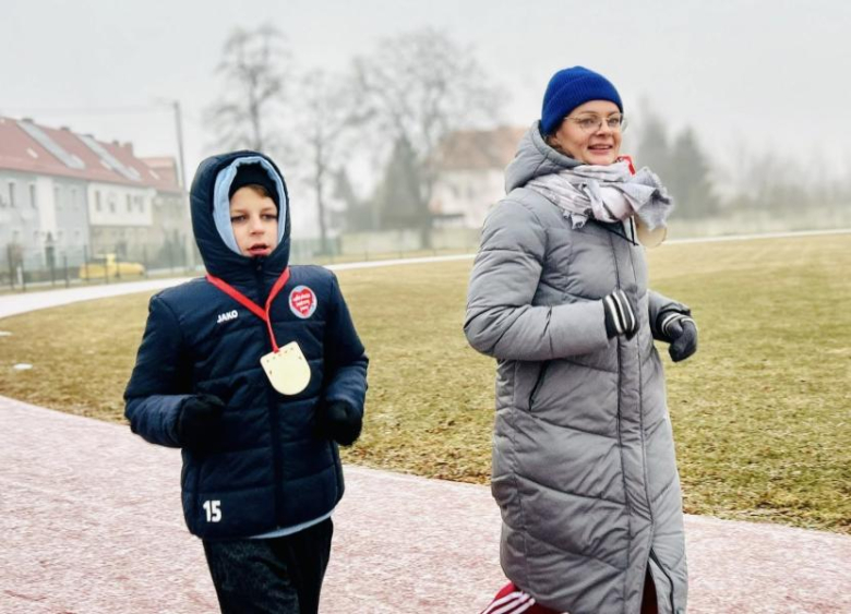 Ziębice na sportowo rozpoczęły 34. finał WOŚP. Bieg z sercem na stadionie miejskim