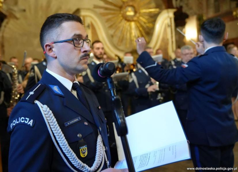 Uroczyste ślubowanie nowych policjantów we wrocławskim Oratorium Marianum