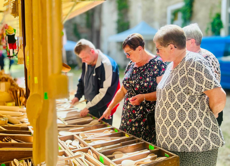 Średniowieczny Piknik w Dworku Służejów przyciągnął miłośników historii
