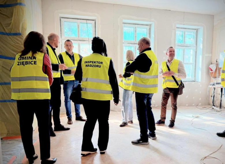 Trwa generalny remont budynku Urzędu Miejskiego w Ziębicach. Zdjęcia z 20 maja z rady budowy