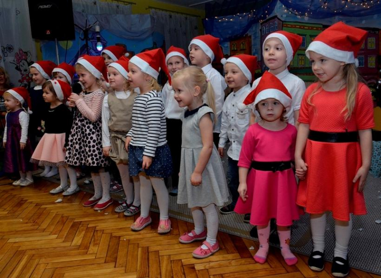 Wigilijne spotkanie przedszkolaków w Szklarach