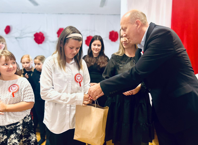  Akademia z okazji Święta Niepodległości w Niepublicznej Szkole Podstawowej w Lubnowie