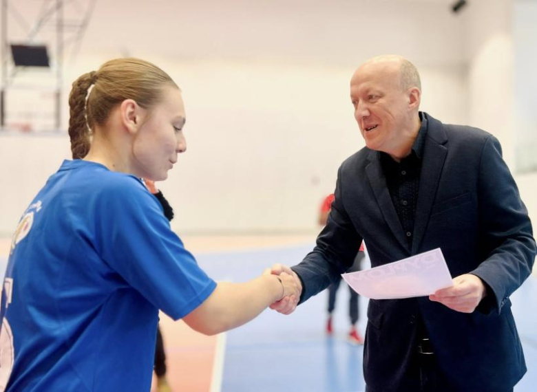 Zdecydowane zwycięstwo koszykarek z Ziębic w powiatowym finale koszykówki