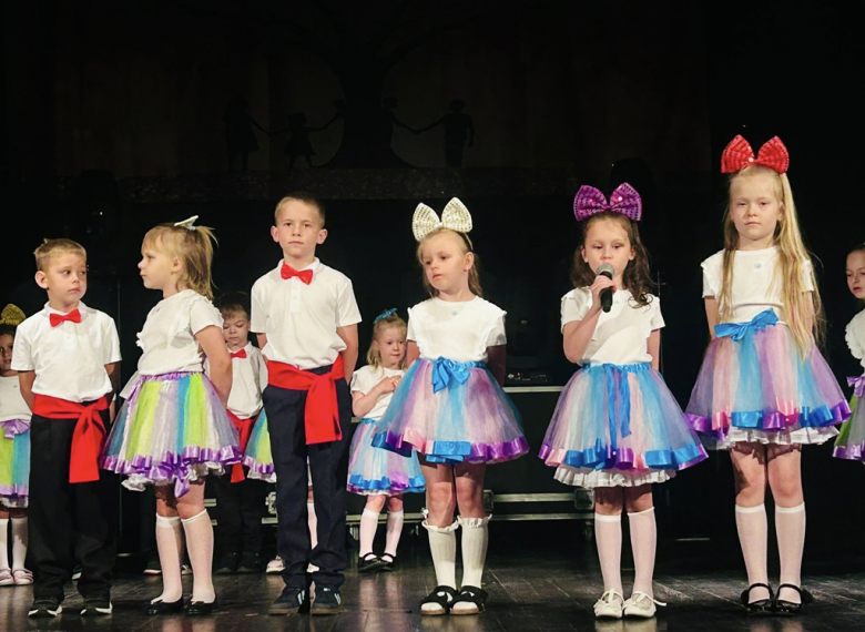 Występ przedszkolaków z okazji Dnia Mamy i Taty w Ziębickim Centrum Kultury