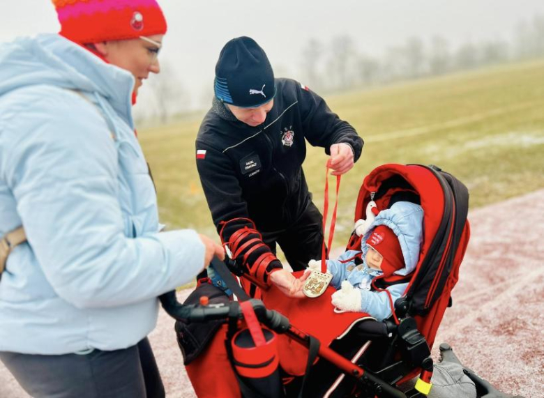 Ziębice na sportowo rozpoczęły 34. finał WOŚP. Bieg z sercem na stadionie miejskim