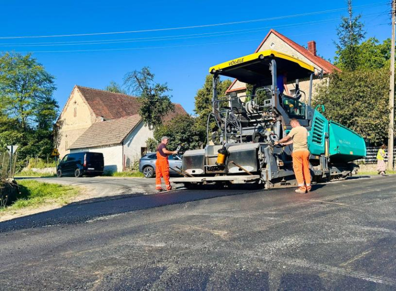 Remont drogi powiatowej w Bożnowicach na finiszu