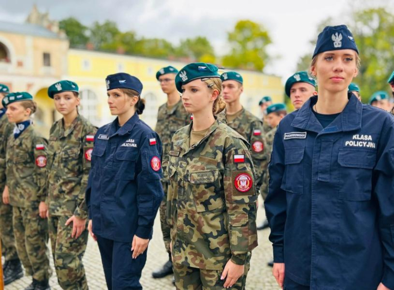 Kadeci z Henrykowa złożyli ślubowanie. Wyróżniono także nauczycieli