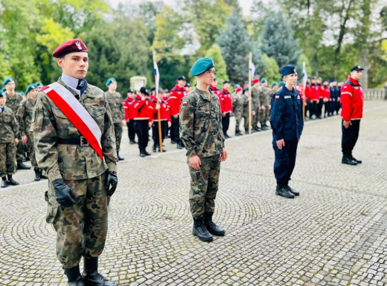 Kadeci z Henrykowa złożyli ślubowanie. Wyróżniono także nauczycieli
