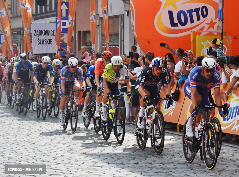 81. Tour de Pologne. Kolarze przejechali przez ząbkowicki rynek