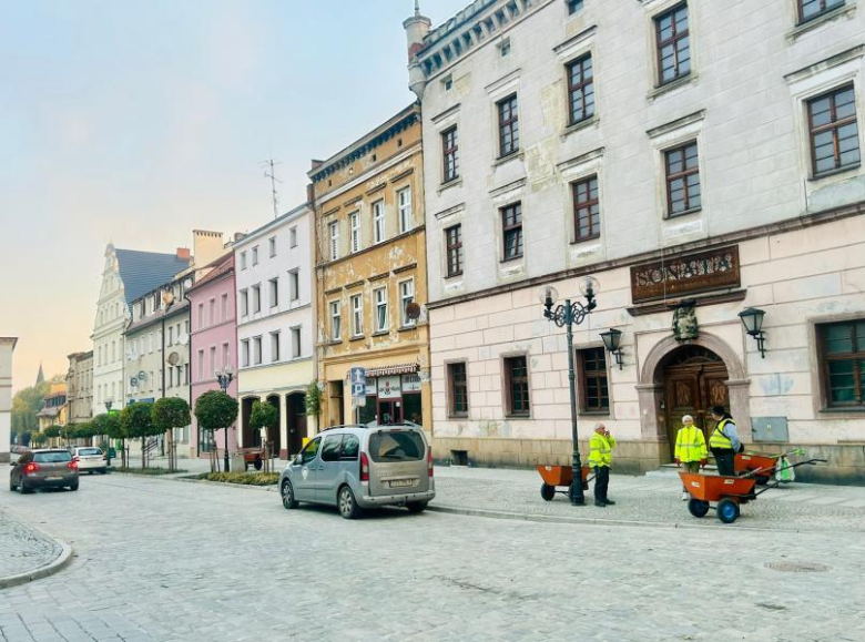 Prace przy przebudowie ul. Klasztornej, Rynku i Kościuszki na ukończeniu