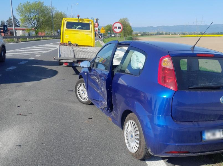 Kolizja fiata i volkswagena na krajowej ósemce [foto]