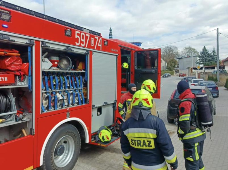 Pożar komórek przy ul. Kamienieckiej. Interweniowały cztery zastępy straży pożarnej
