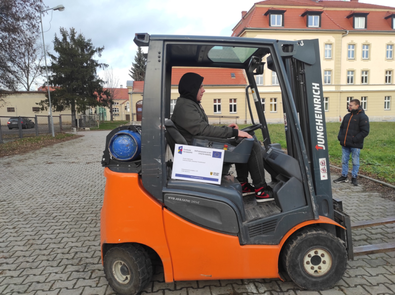 Nauczyciele i uczniowie podnoszą kwalifikacje w projekcie „Zawodowi transformersi”