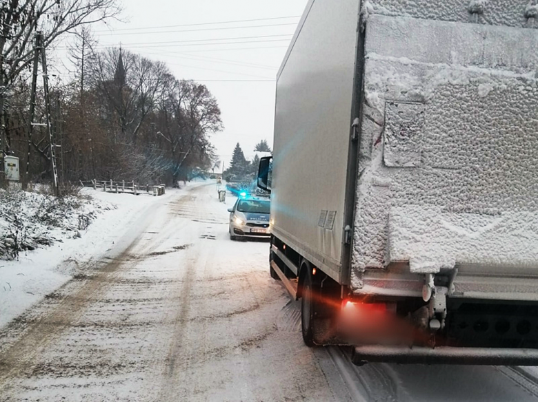 Siedem kolizji w ciągu trzech dni w powiecie ząbkowickim. Policja apeluje o ostrożną jazdę