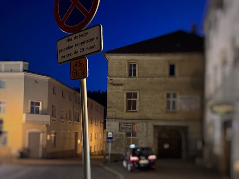 Parkujesz na zakazie? Licz się z mandatem. Parkowanie „na chwilę” kosztuje