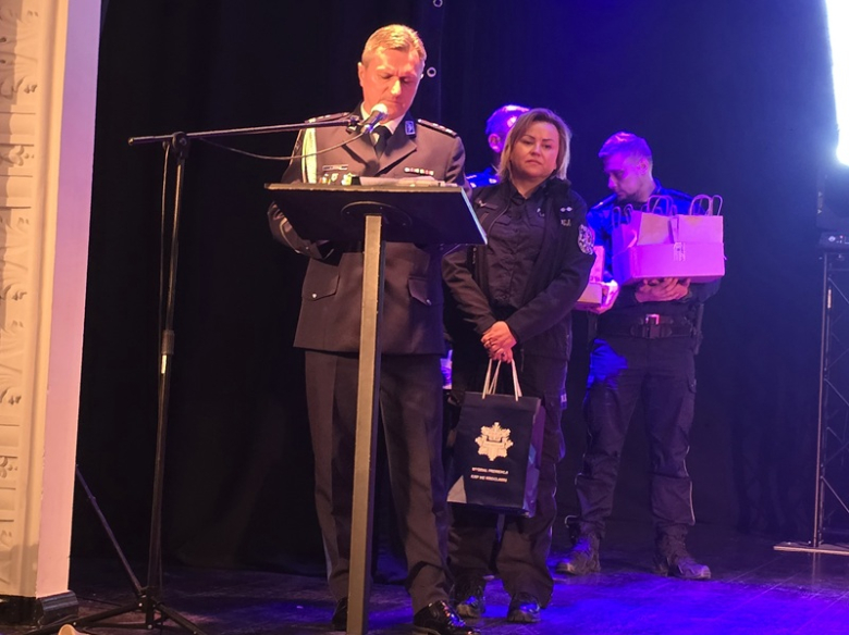 Czas na odważne wybory. Ząbkowiccy policjanci zapraszają maturzystów w swoje szeregi