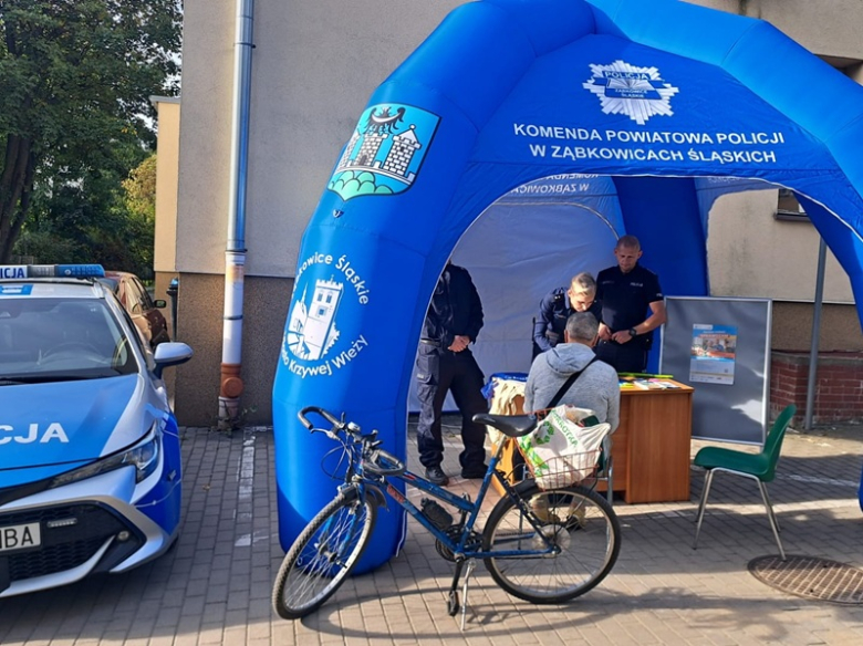 Nie daj się złapać na telefon! Policja i ZUS ostrzegają seniorów