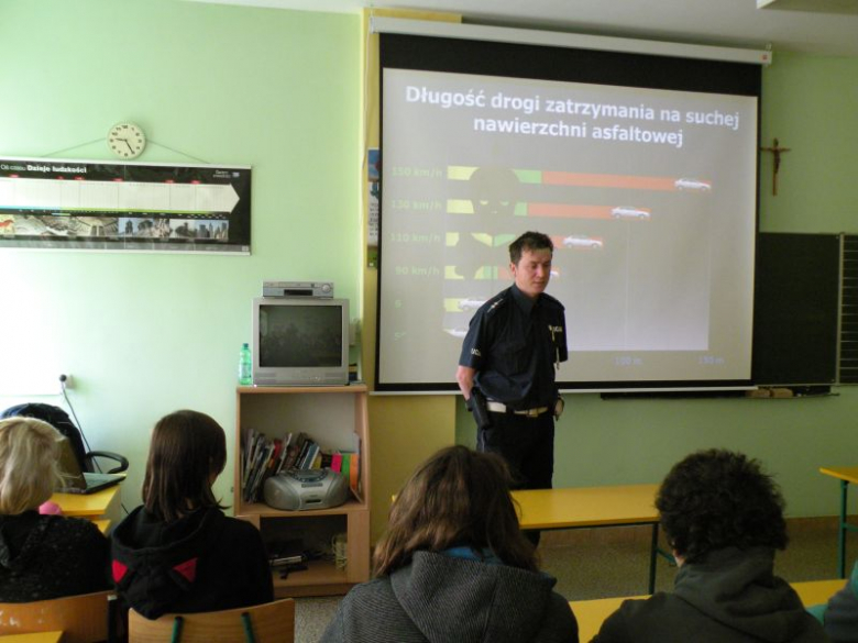 Prelekcje z policjantem w ząbkowickim Gimnazjum nr 1 