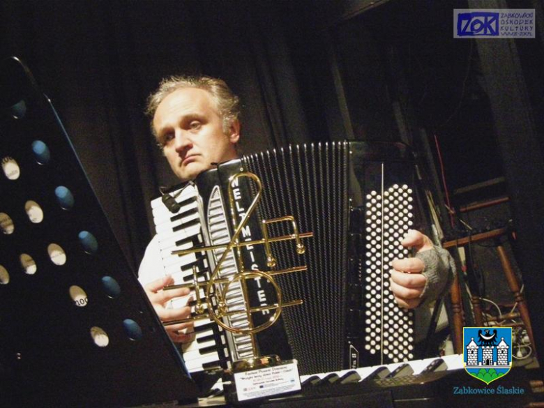Młodzi artyści na scenie ośrodka kultury