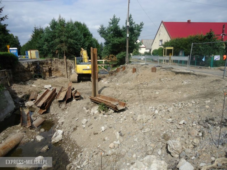 W związku z remontem mostu droga powiatowa jest w tym miejscu zamknięta