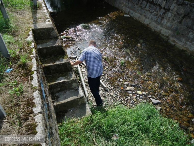 W związku z remontem mostu droga powiatowa jest w tym miejscu zamknięta