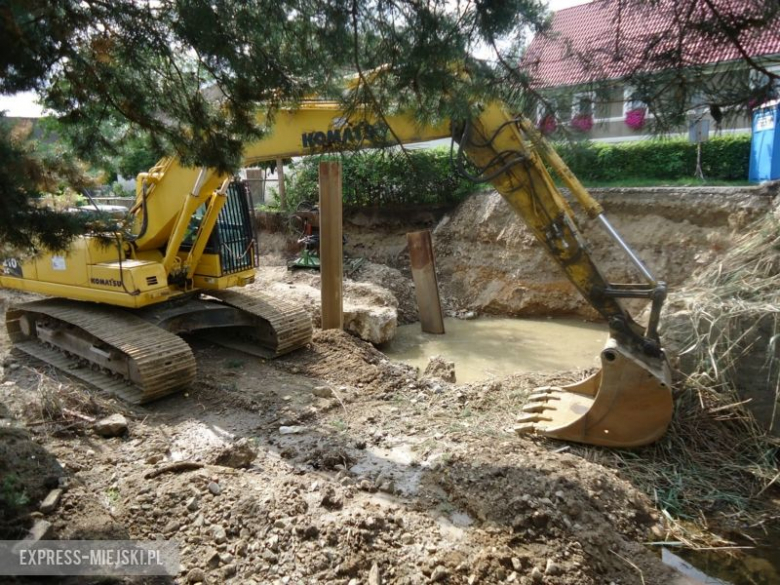 W związku z remontem mostu droga powiatowa jest w tym miejscu zamknięta