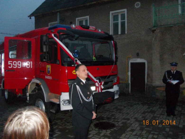 Prezes bardzkiej jednostki Tomasz Janik i nowy samochód