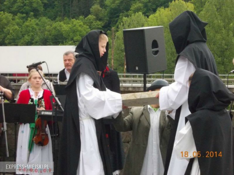 Uroczyste poświęcenie i wmurowanie kamienia węgielnego na moście kamiennym