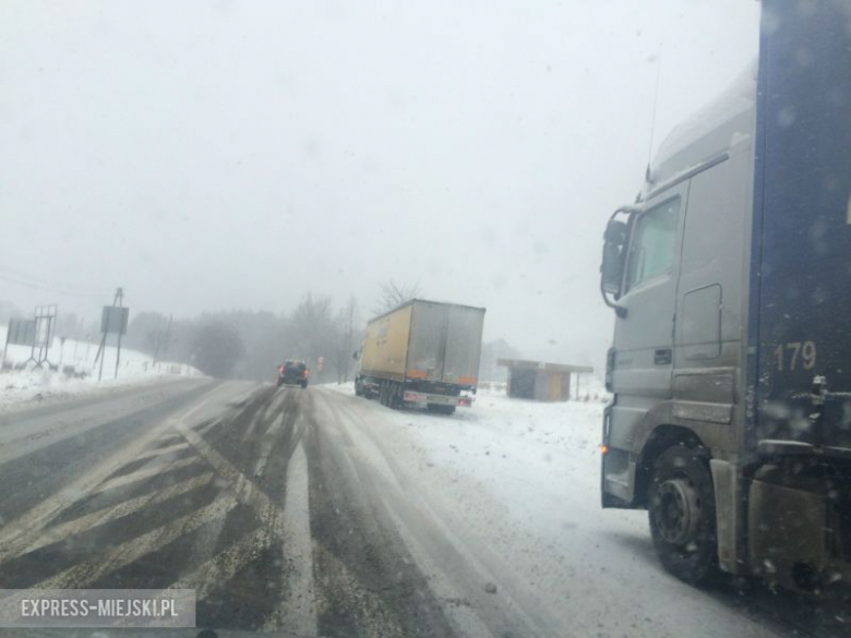 W powiecie doszło już do kilku kolizji, warunki na drogach nie należą do najlepszych