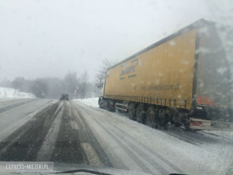 W powiecie doszło już do kilku kolizji, warunki na drogach nie należą do najlepszych