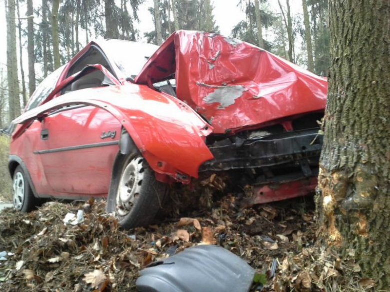 Oplem corsa podróżowały cztery osoby, wszystkie trafiły do szpitala