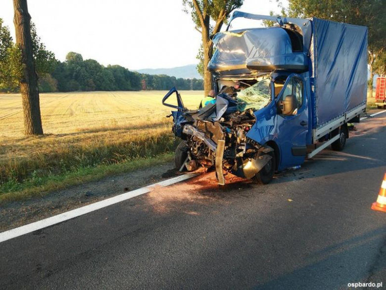 Zderzenie busa z ciągnikiem na „ósemce”