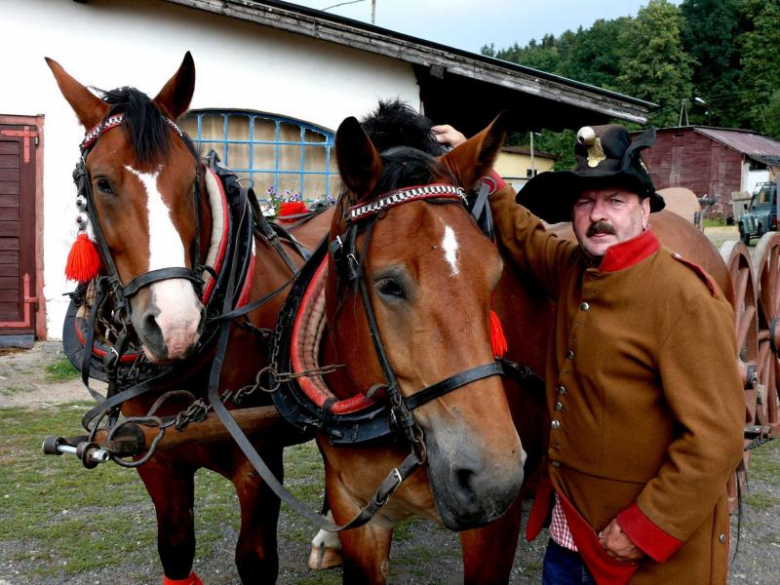 Parada zaprzęgów konnych złotostockimi ulicami