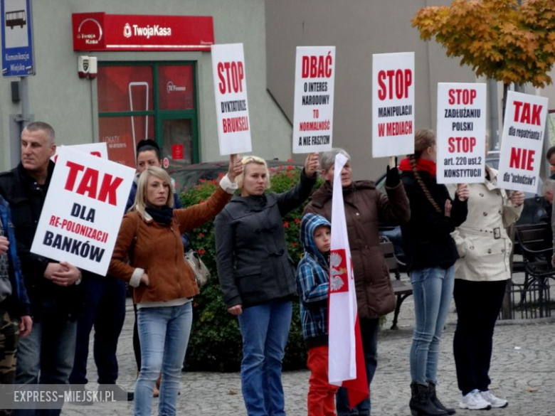 Protestujący na ząbkowickim rynku