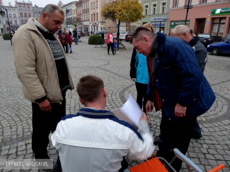 Protestujący na ząbkowickim rynku