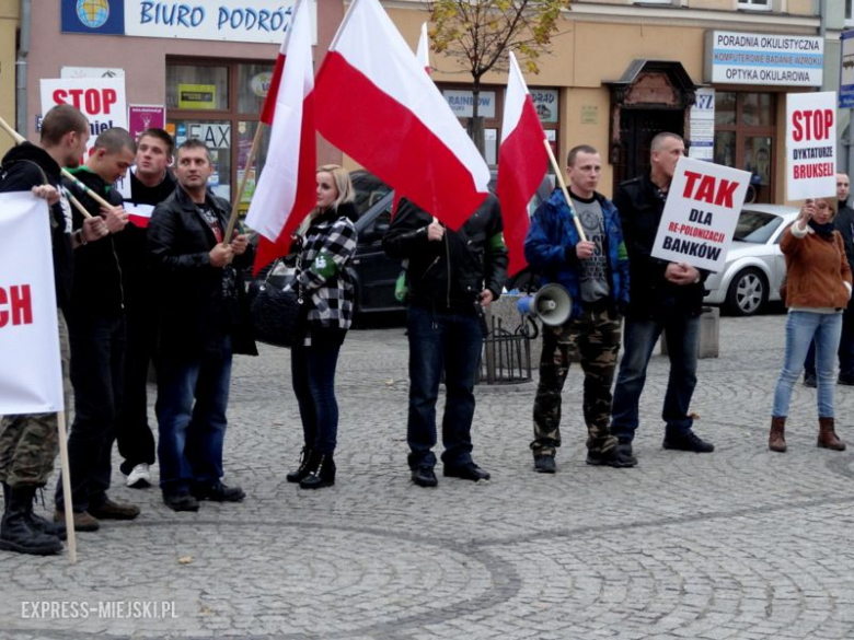 Protestujący na ząbkowickim rynku