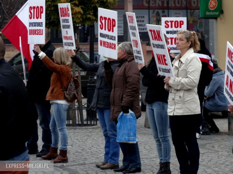 Protestujący na ząbkowickim rynku