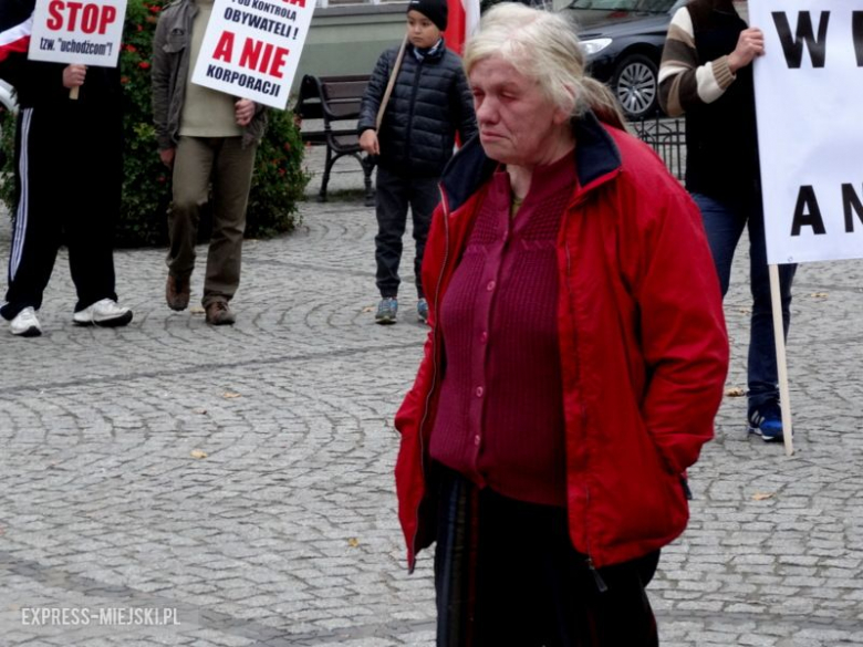 Protestujący na ząbkowickim rynku